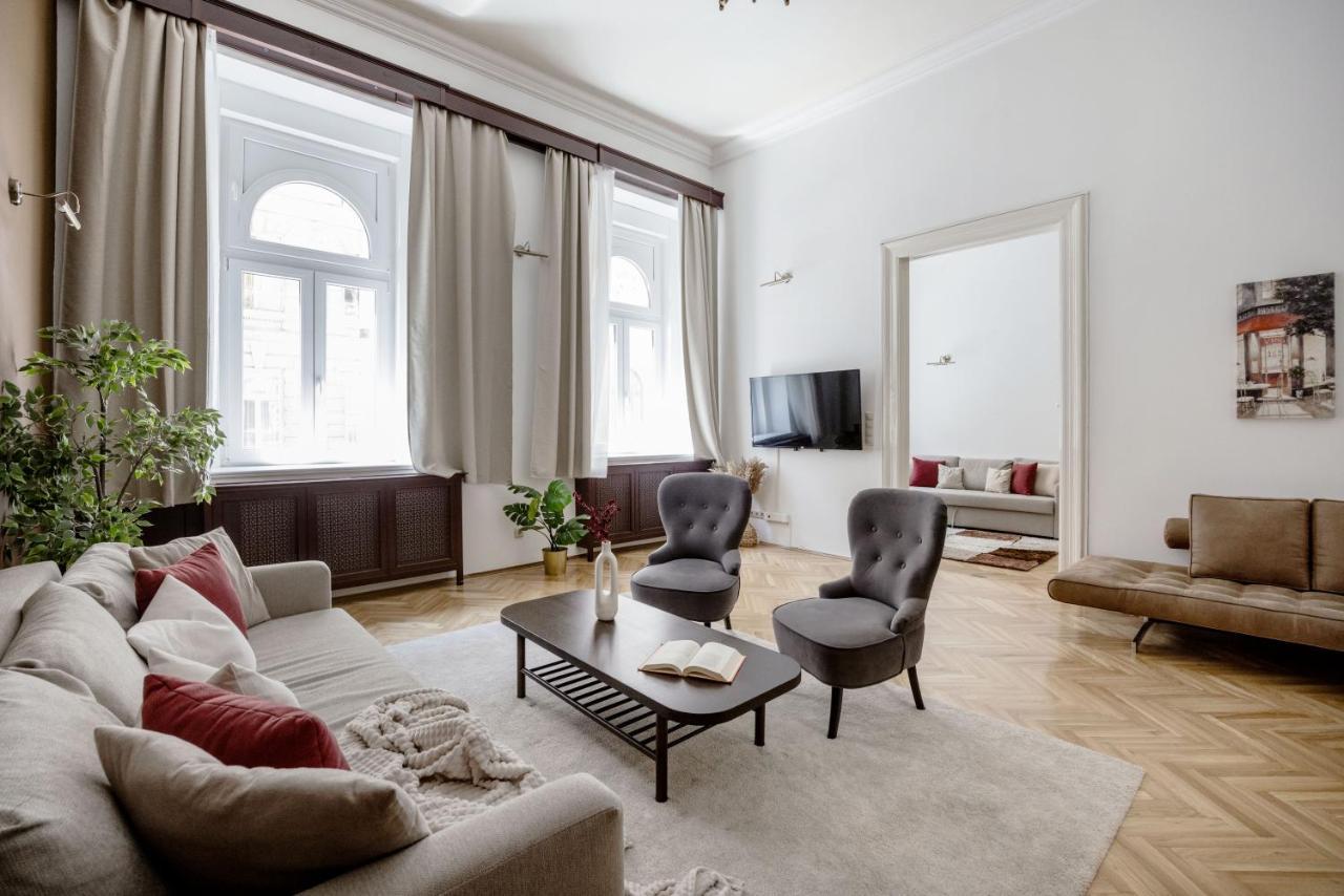 Luxe, Historic Home Downtown Landmarks 19 Century Budapeste Exterior foto