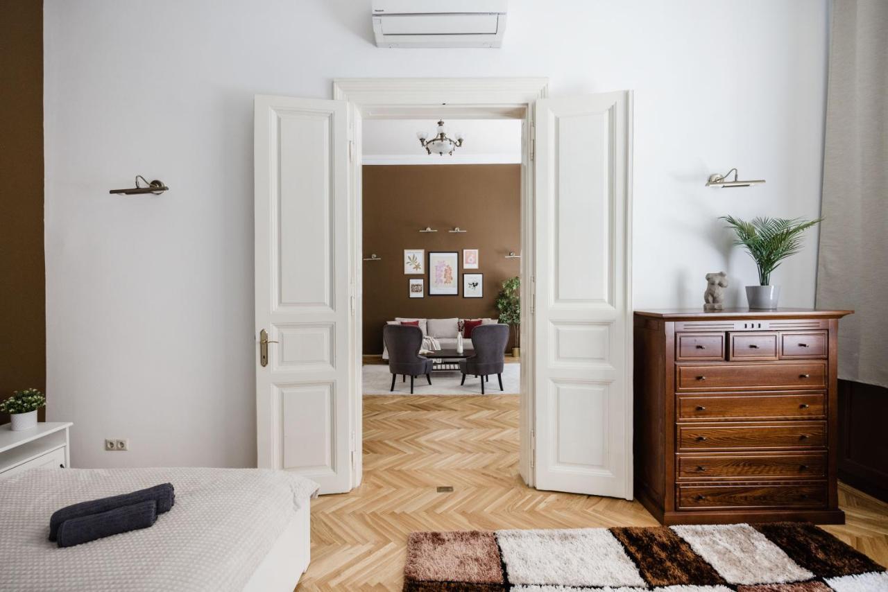 Luxe, Historic Home Downtown Landmarks 19 Century Budapeste Exterior foto