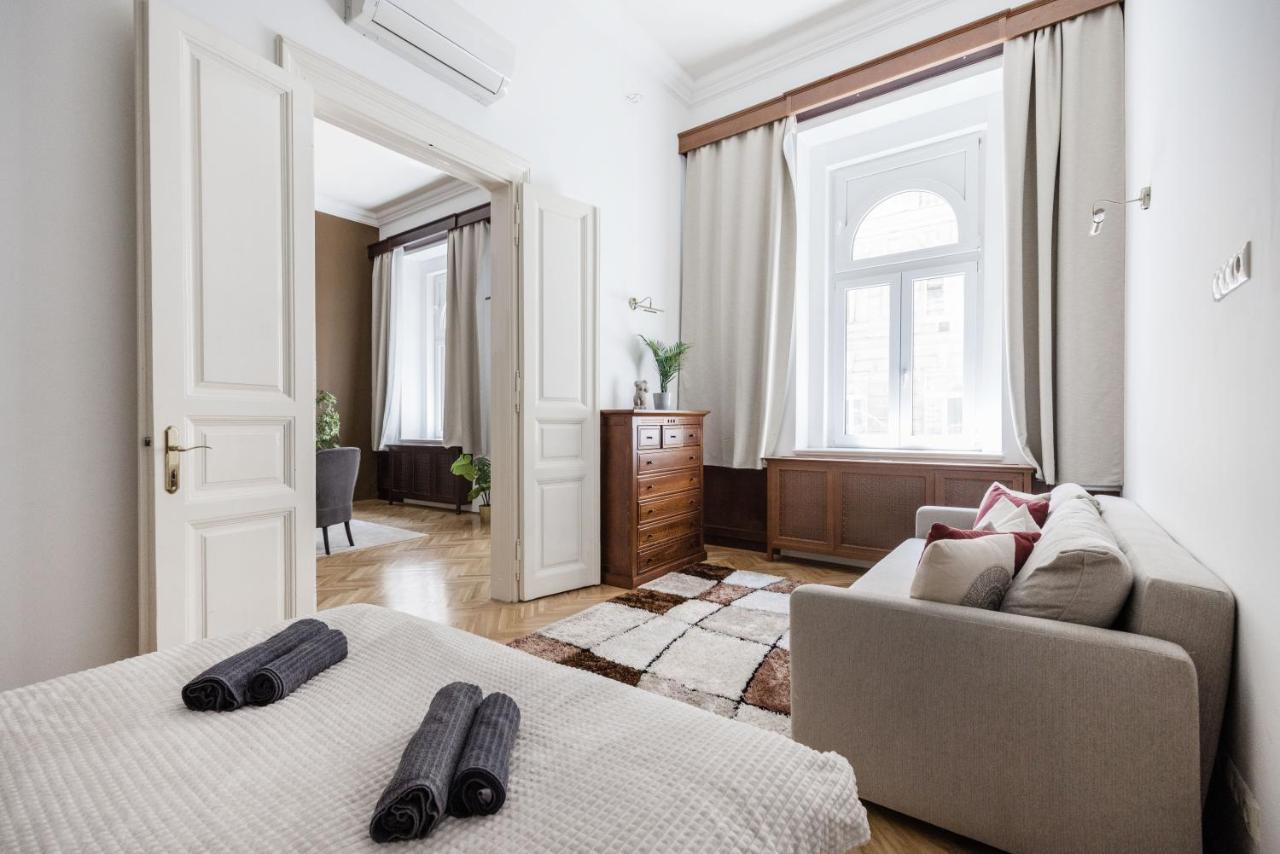Luxe, Historic Home Downtown Landmarks 19 Century Budapeste Exterior foto